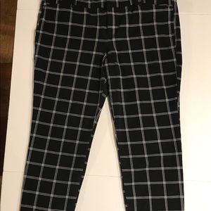 Old Navy Pixie Mid Rise size 14 Plaid